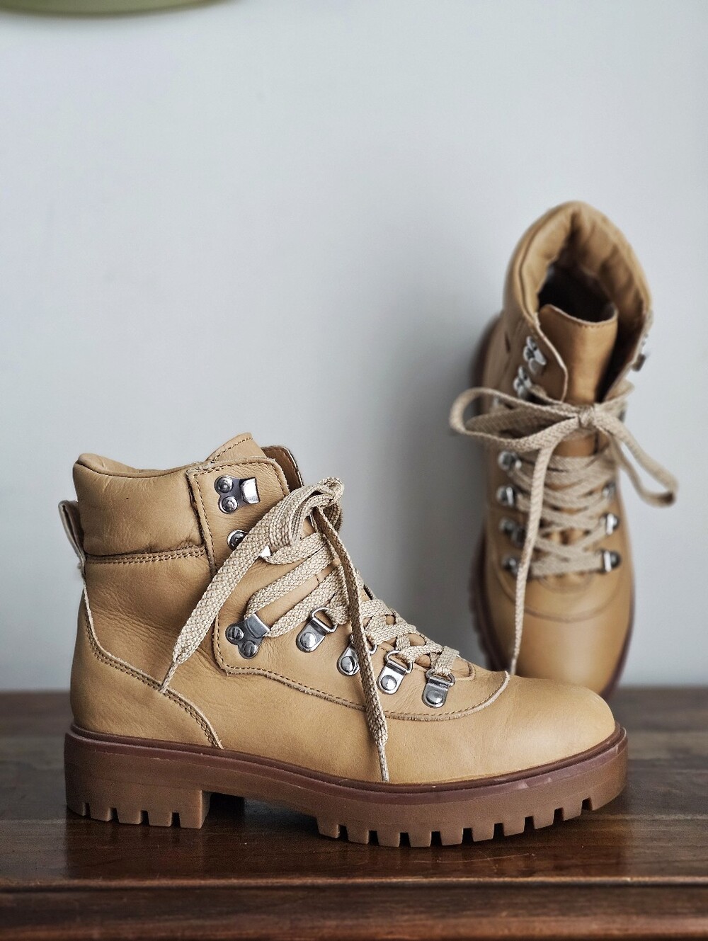 J.Crew Hiker Boot Light Caramel Leather Lug Sole Lace Up Boots Size 7M